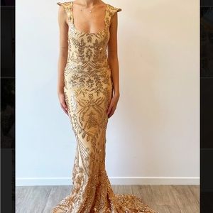 NWT ALAMOUR THE LABEL GOLD GOWN